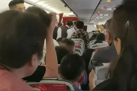 女子躺座椅致航班延误两小时？“或危及航空安全”图片