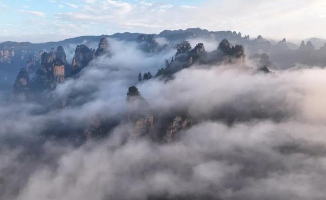 名场面！云海“漫”过矮寨 崀山“浮”于云端……