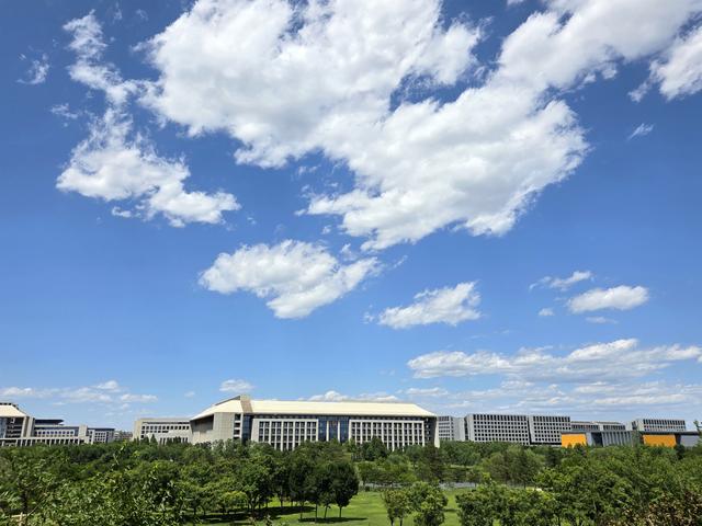 通州镜湖之滨：蓝天白云在线，湖光山色上新