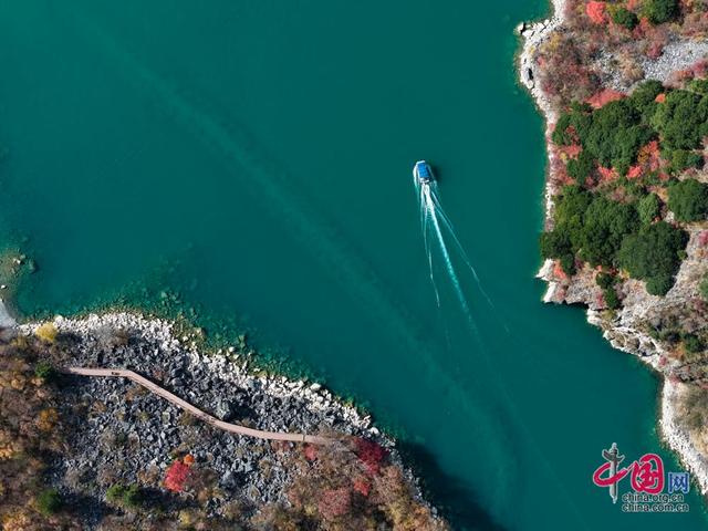 四川茂县松坪沟景区层林尽染  美景如画