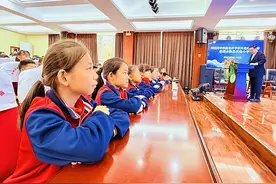 聆听星空故事 点亮探索之光——2025年中科院老科学家科普巡讲活动走进全椒县实验小学图片