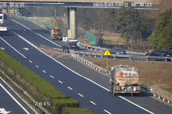 太猖狂！事发无锡，高速上突发......图片