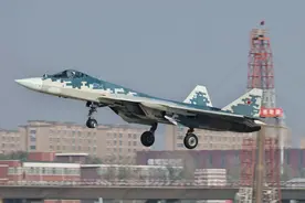 隐形战机苏-57首次来到中国，降落太原图片