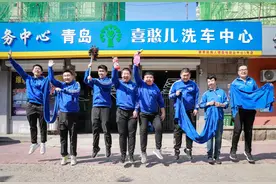 奋斗丨“六岁孩子”撑起洗车行图片