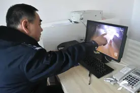 宁阳：司机加油付款点错的小数点 幸亏民警来帮忙图片