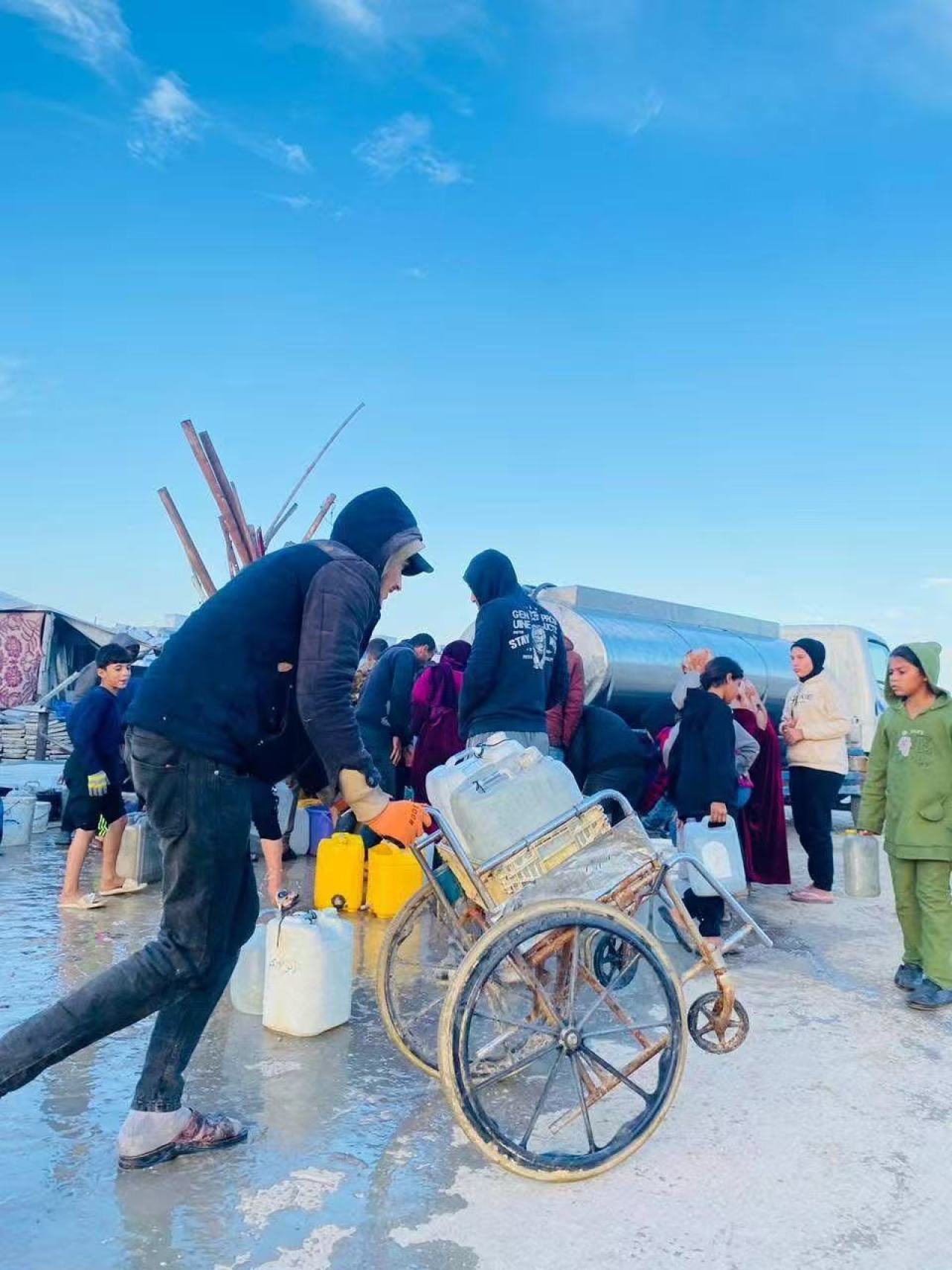 废墟上的加沙人:只剩活着这一刻!
