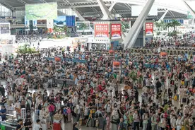 广铁暑运单日客流创新高，市民可选广州站和广州白云站就近乘高铁图片