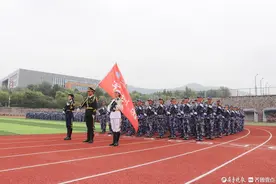 直击现场！山东旅游职业学院3145名新生军训汇演全程高燃图片