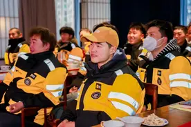 寻味春节奋斗味｜外卖小哥依然在路上图片