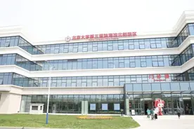 家门口看北医三院专家，北部新医院开诊，居民乐开了花图片