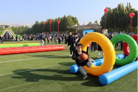 潍坊市第四届体育旅游季亲子勇士挑战赛举行图片