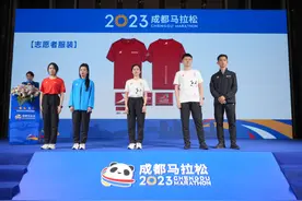 成都马拉松本周日开跑 完赛奖牌、参赛服亮相图片