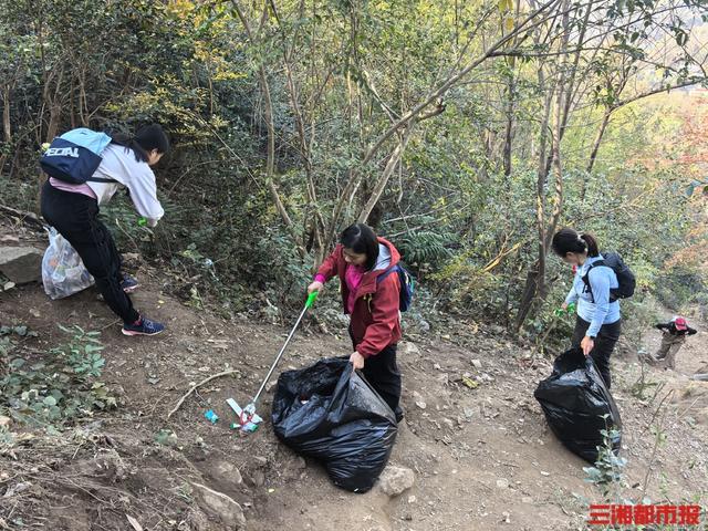 她们自发组团山林“清野”：请您带走垃圾，只留下回忆