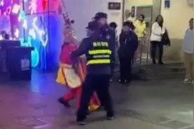 “美猴王”在南京夫子庙与保安起冲突？景区：强行拉客合照收费图片