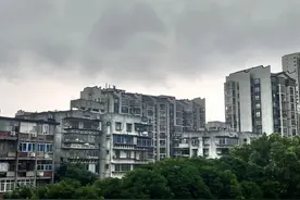 刚刚，一秒天黑！暴雨来袭，福建多预警齐发图片