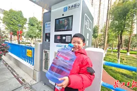 今年将建200个社区数字化直饮水站，家门口取用“放心直饮水”图片