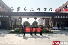工行张家界永定支行走进校园开展第三代社保卡宣传活动图片