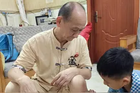 传承弘扬中医文化 8岁哥哥和弟弟学习针灸图片