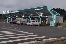 四川高速公路服务区累计建成充电桩1872个 覆盖全省172对服务区图片
