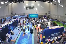 各路“选手”各显神通！首届具身智能机器人运动会在无锡开幕图片