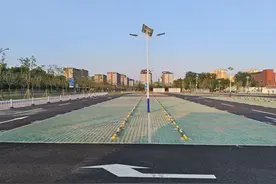 方便市民出行，路县故城遗址公园配套停车场投用图片