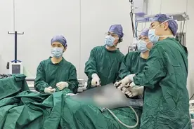 一次按摩后，女子进了手术室！医生从体内取出又黄又粘的……图片