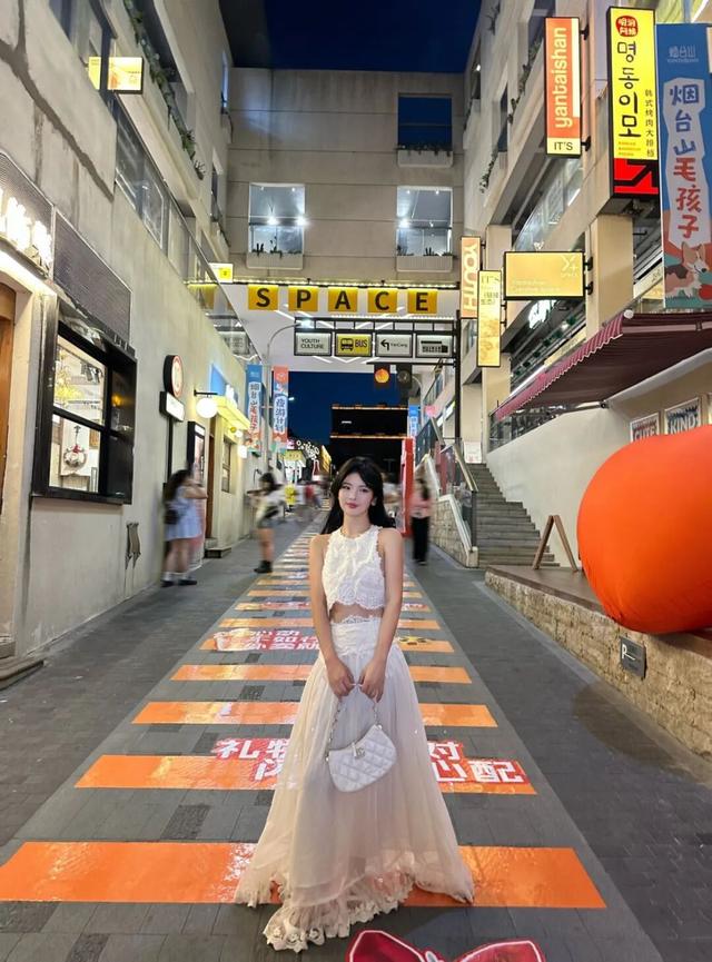 跟着达人，假期拍出朋友圈爆款九宫格