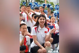 张雨霏重返母校，把世界冠军的励志故事送进校园图片