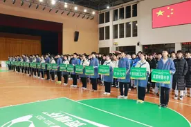 1300多名青少年运动员“逐梦贡嘎” “贡嘎杯”青少年校园篮球联赛在达州开赛图片