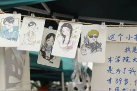 摆摊卖画，中国美院大三女生，想用自己的力量留住亲爱的妈妈图片