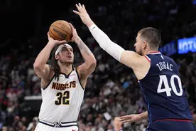 戈登贡献历史性补扣绝杀，掘金快船将打“天王山之战”图片