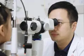 开学前家长慌了：11岁娃飙升100度！上海有医院一天最多开出700支图片