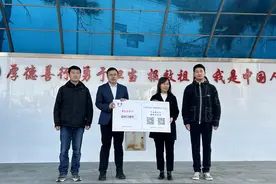 “悦”读半岛，文墨书香！“报纸进班级”走进青大附中，助力读书节打造多元成长平台图片