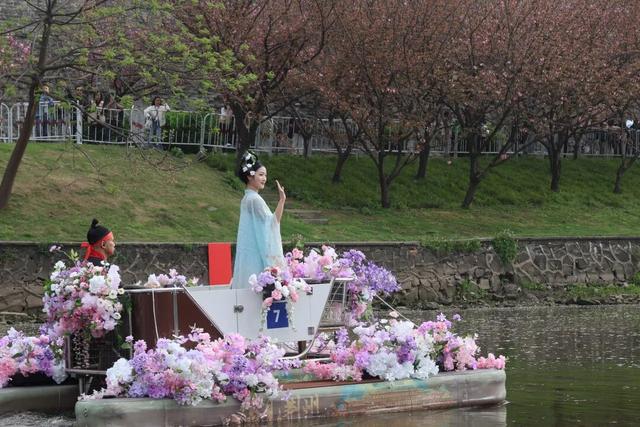 武则天率十二花神巡游护城河！太火了，老南门明天加场！