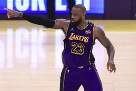 老詹上次更加铁时联盟长啥样？科比MVP 绿军组三巨头 阿联砍29+10图片