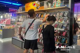 部分廉价手机壳暗藏隐患 “指尖时尚”遇上安全考题图片