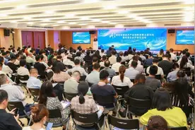 机器人植发、无人驾驶物流……AI解锁多元场景，助力降本增效图片