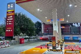 油价“两连涨” 加一箱油多花约8元图片