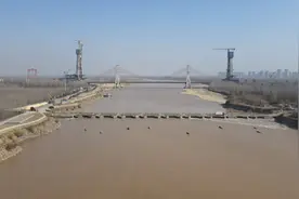 济南市拟调整黄河浮桥渡运价格 20吨以上货运渡运最高3元/吨图片