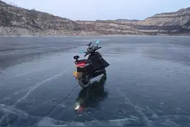 潮评丨“两名大学生穿越冰面”遇难！警惕盲目跟风打卡这个“坑”图片