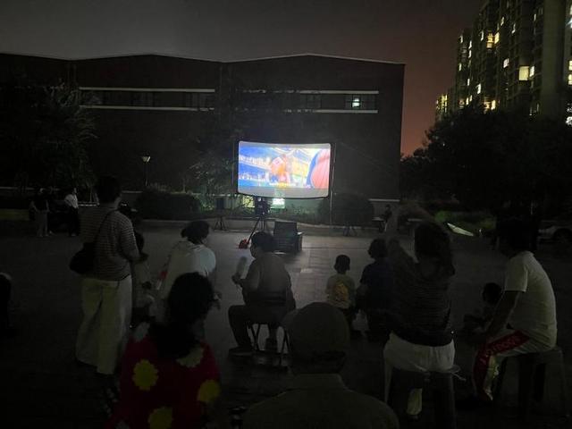 文化书院进行时 | 博山区柳杭社区开展特色活动，电影放映与公益推拿受居民热捧