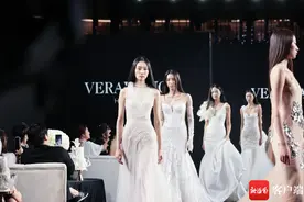 2023首届中国三亚国际婚纱时尚周开幕 国际知名婚纱品牌首发首秀上演图片