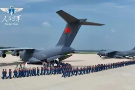 坐着运-20去报到！图片