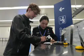 武汉天河机场口岸今年免签入境外国人4.3万余人次，是去年同期的4倍图片