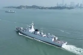 “战舰回家乡”，唐山舰、厦门舰等首次在命名城市靠泊开放图片