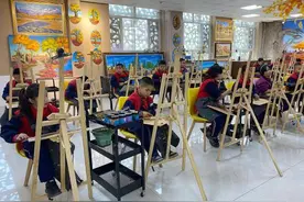 木屑画 篆刻 刺绣……库尔勒市小学生校外活动丰富多彩图片