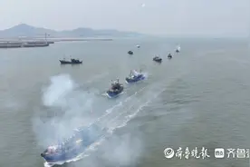 蛎虾、虾虎、螃蟹……开海后第一网海货吸引青岛市民尝“鲜”图片