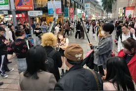 网络主播涌入深圳东门，老街如何接住这一波流量？丨深圳消费观察图片