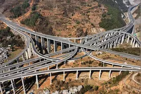 壮观！毕节山区里交通枢纽“立交桥”图片