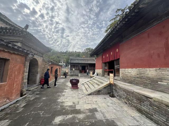 门头沟灵岳寺恢复开放，市民驱车百里探访千年古刹